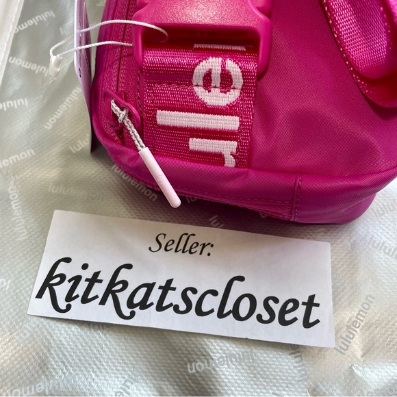 🆕 SONIC PINK/WHITE WORDMARK LOGO - NWT lululemon everywhere belt bag EBB 1L - Picture 7 of 11